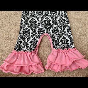 Boutique Outfit. Size XS (3-6 months)